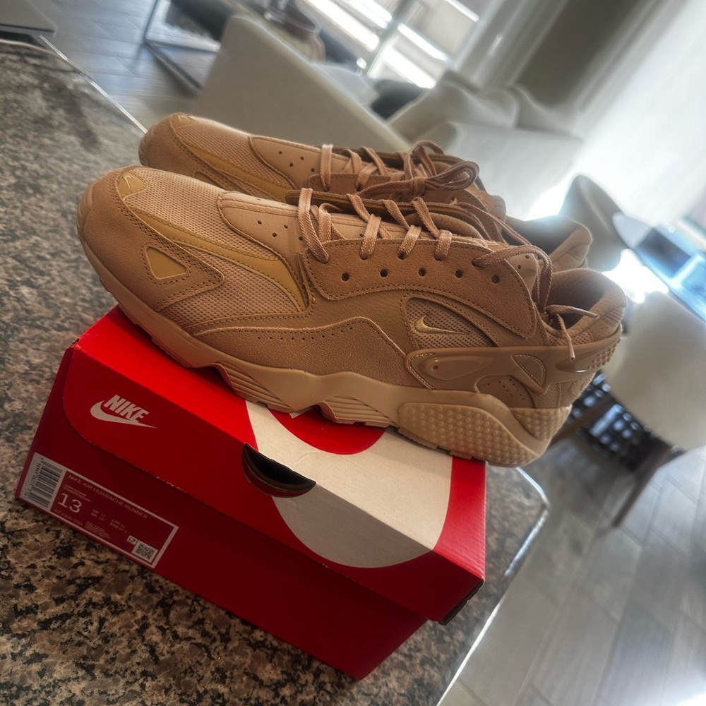 BRAND NEW, Never worn Huarache Runners